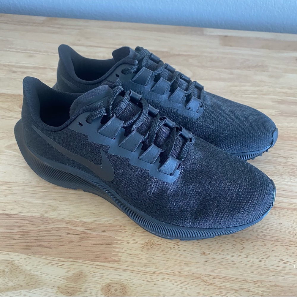 NIKE Air Zoom PEGASUS 37 'Black Dark Grey'